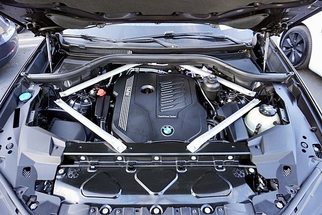 Used 2023 Gray BMW xDrive40i image 37