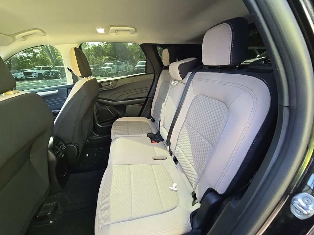 Used 2022 Black Ford SE image 15