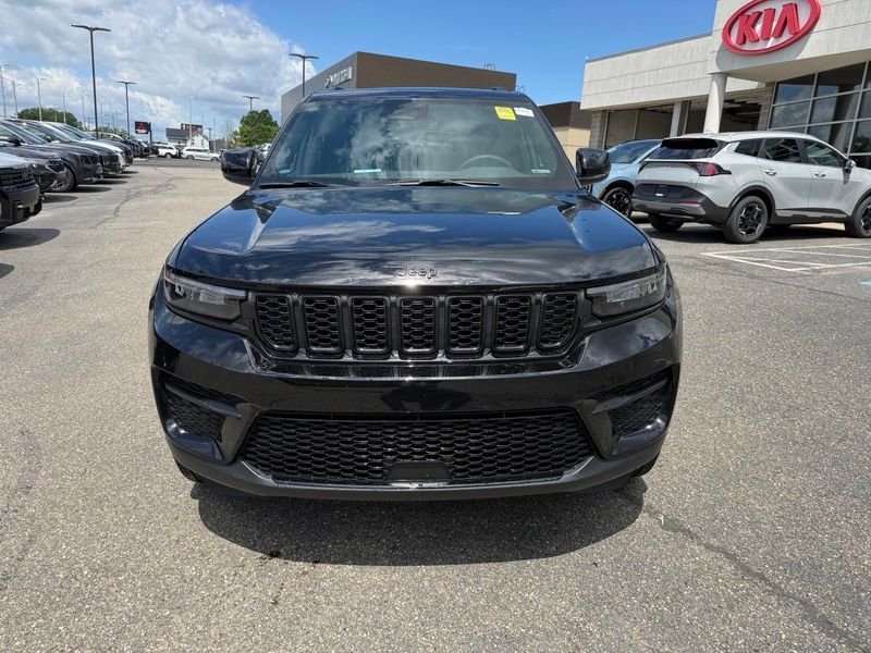 Used 2024 Black Jeep Altitude image 2