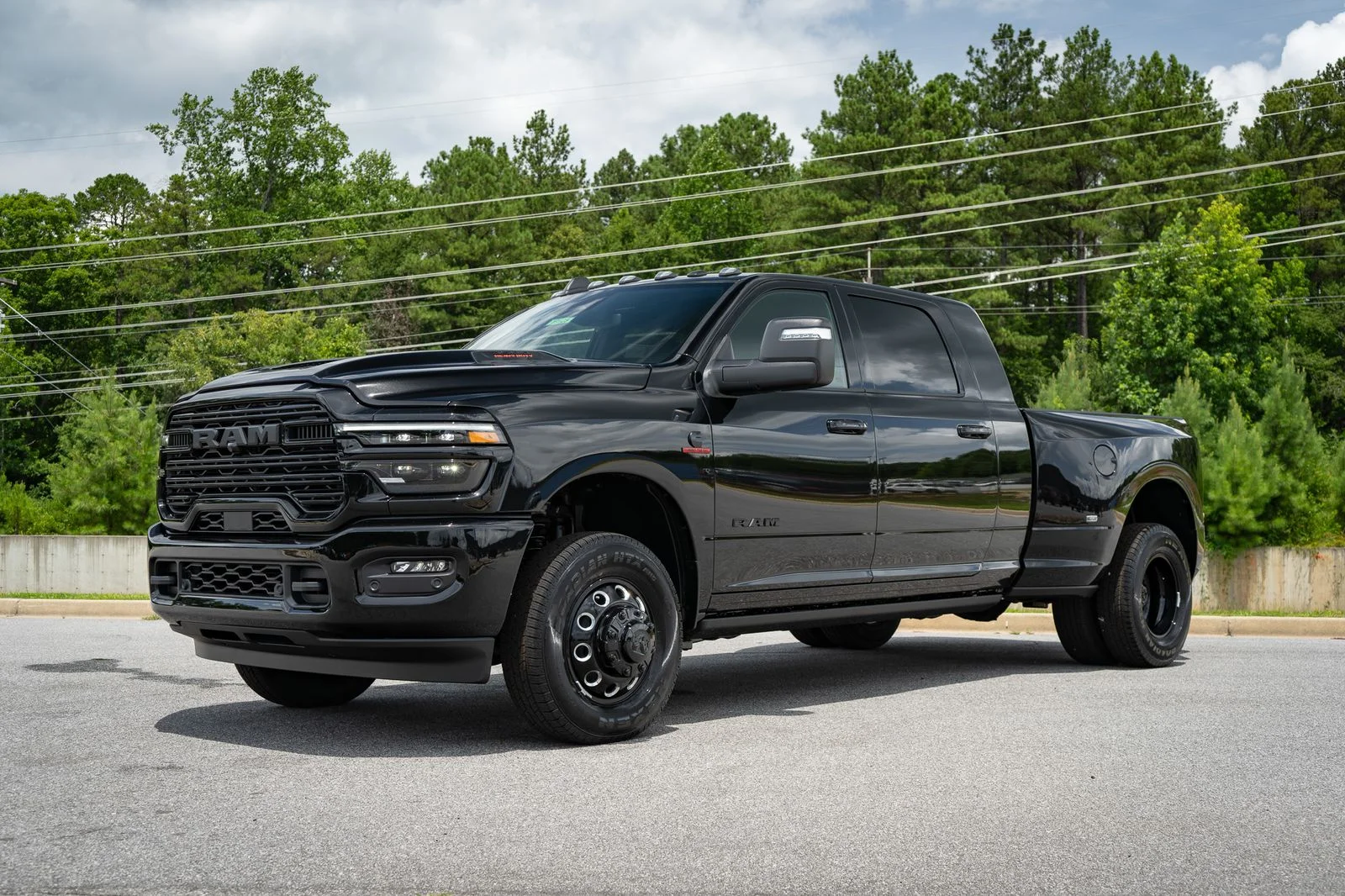New 2026 Diamond Black Crystal Pearl-Coat Exterior Paint RAM Laramie image 9
