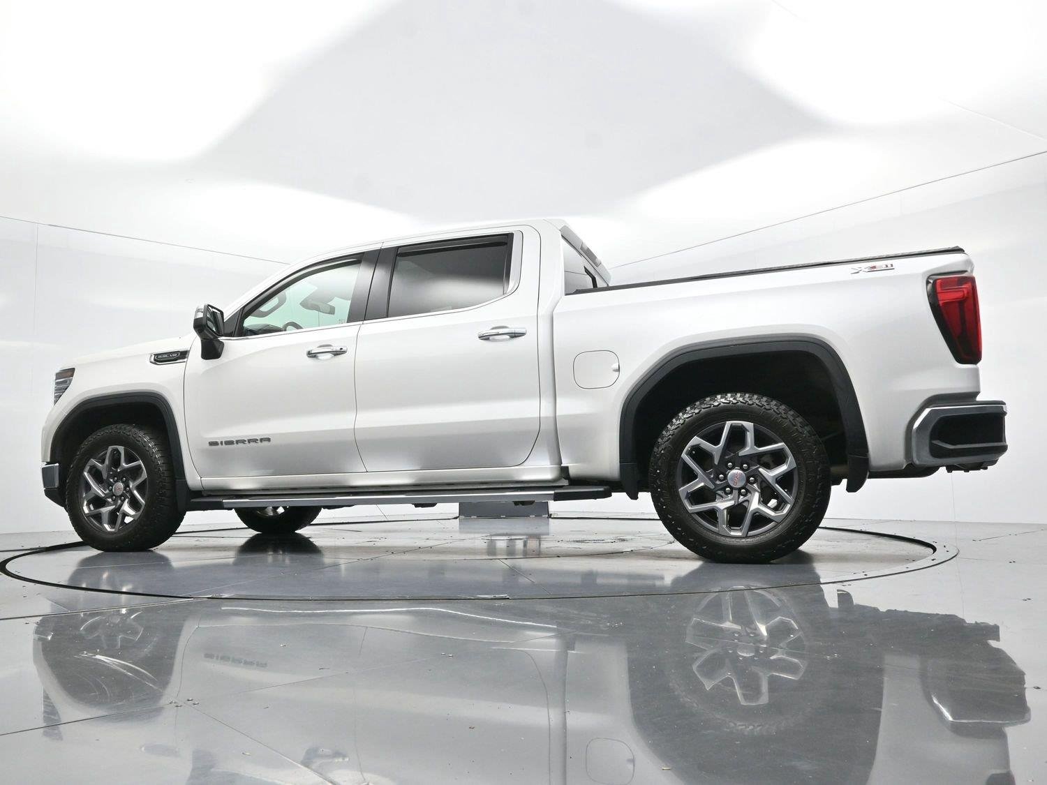 Used 2023 White Frost Tricoat GMC SLT image 49