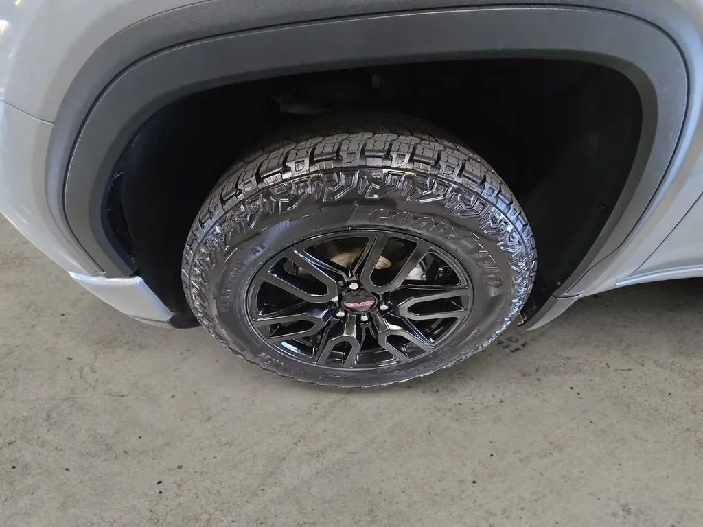 Used 2025 Sterling Metallic GMC Elevation image 9