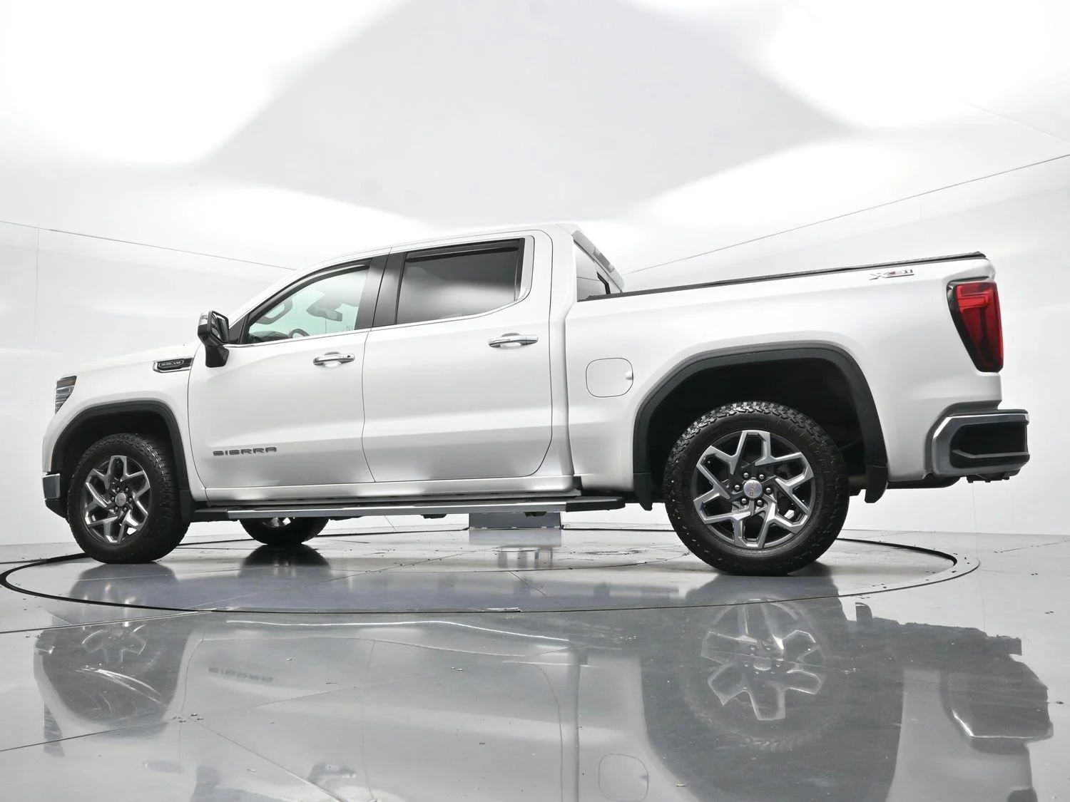 Used 2023 White Frost Tricoat GMC SLT image 49