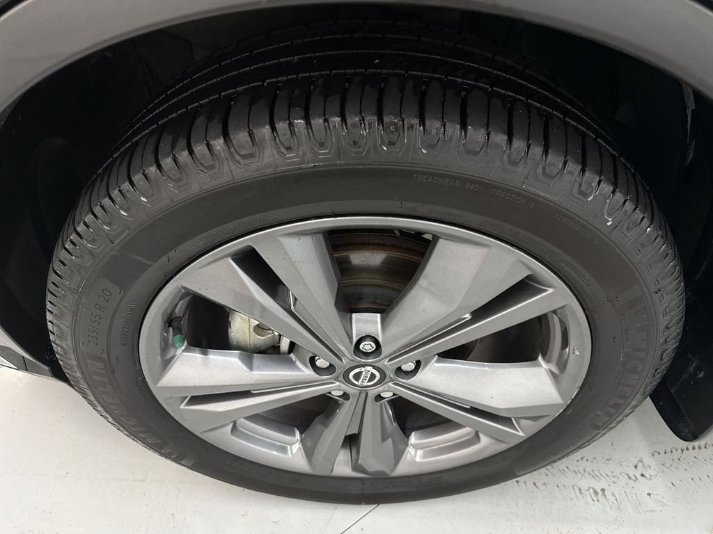 Used 2020 Super Black Metallic Nissan Platinum image 34