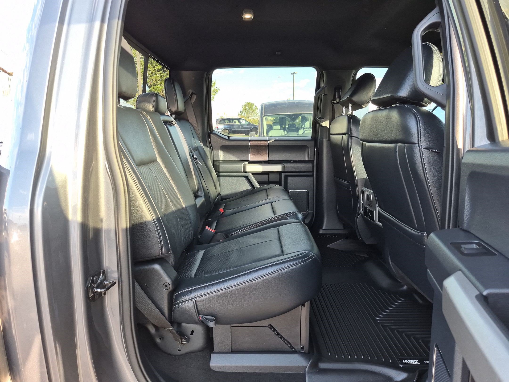 Used 2022 Gray Metallic Ford LARIAT image 30