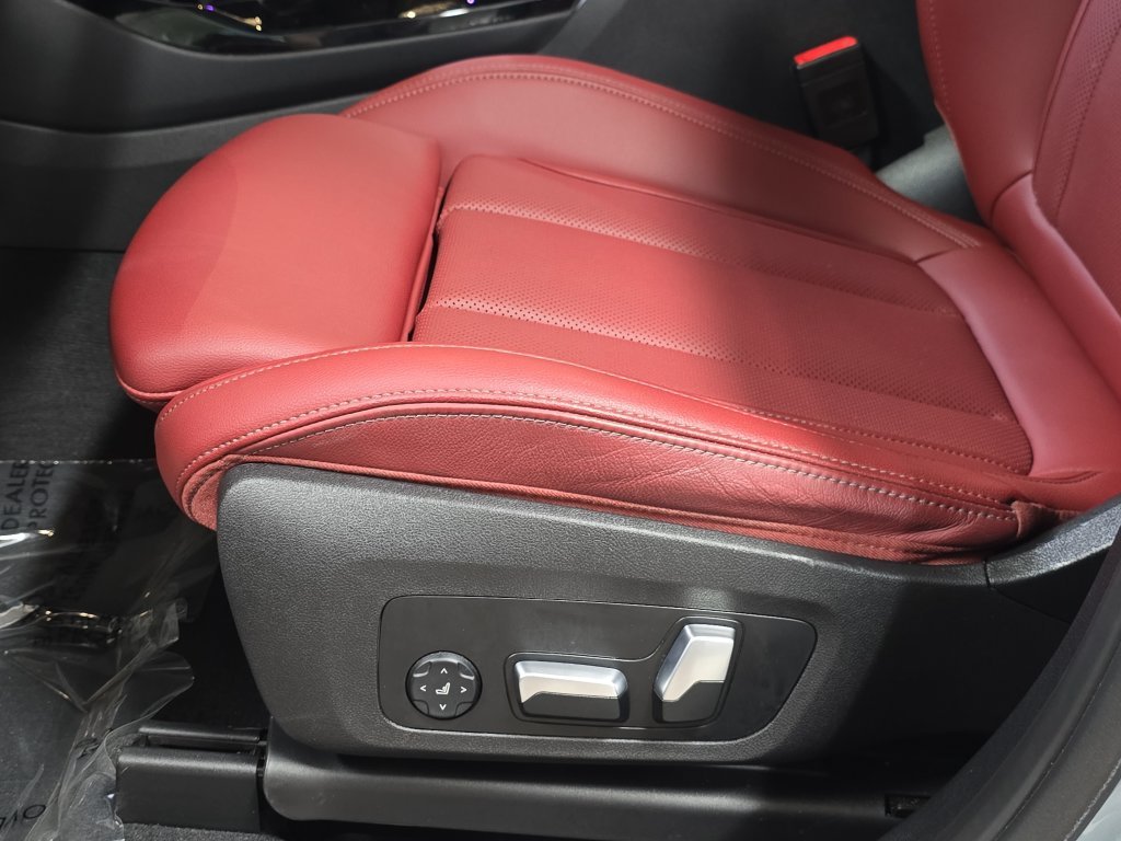 Used 2023 Brooklyn Gray Metallic BMW sDrive30i image 28