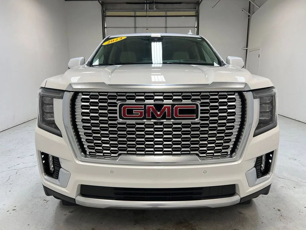 Used 2024 White Frost Tricoat GMC Denali image 13
