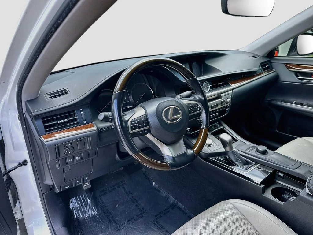Used 2016 White Lexus 350 image 9