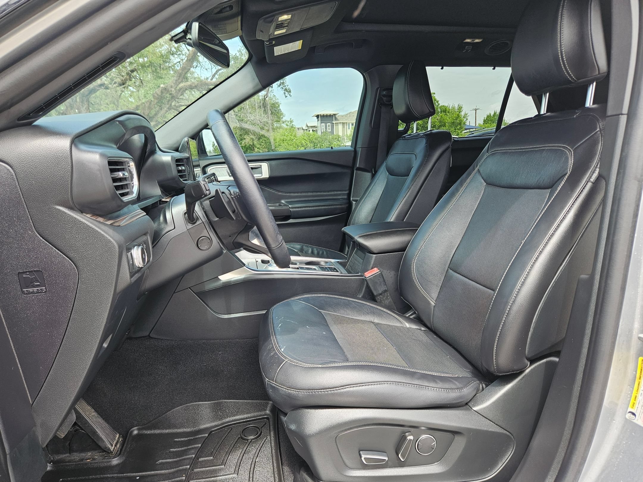 Used 2020 Silver Metallic Ford Limited image 9