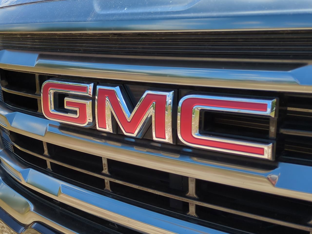 Used 2022 Ebony Twilight Metallic GMC AT4 image 22