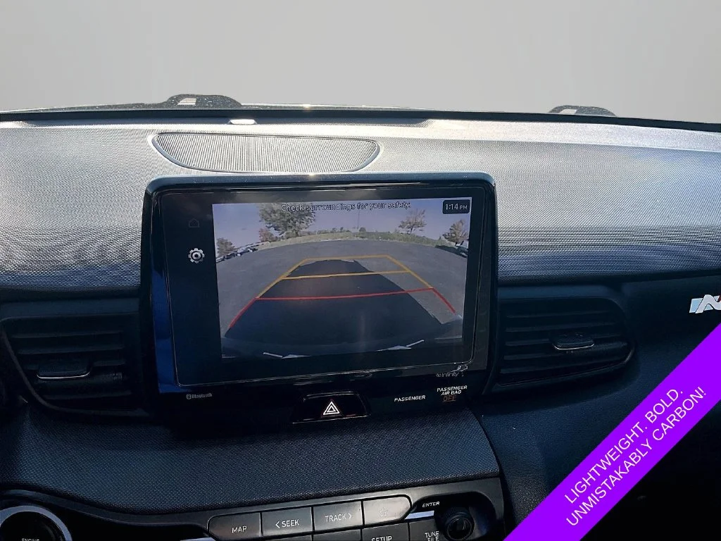 Used 2022 White Hyundai Base image 20