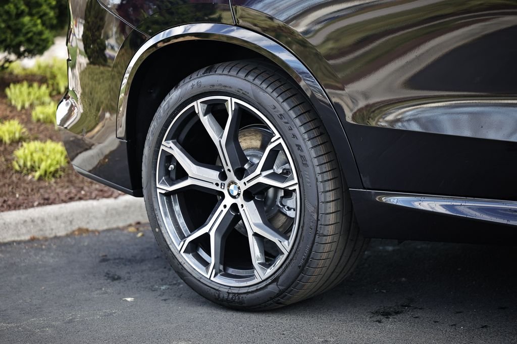 New 2026 Carbon Black BMW xDrive40i image 6