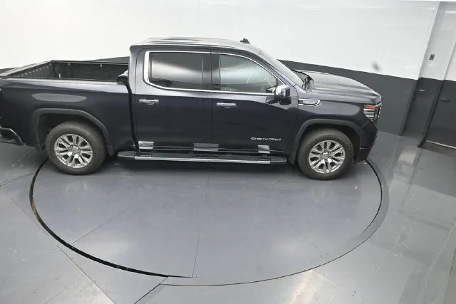 Used 2023 Silver GMC Denali image 18