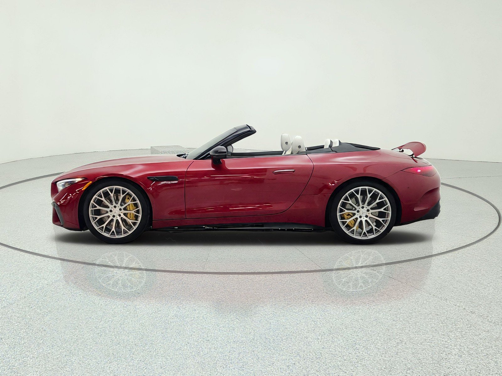 New 2027 MANUFAKTUR Patagonia Red Metallic Mercedes-Benz AMG® SL 63 Roadster image 8
