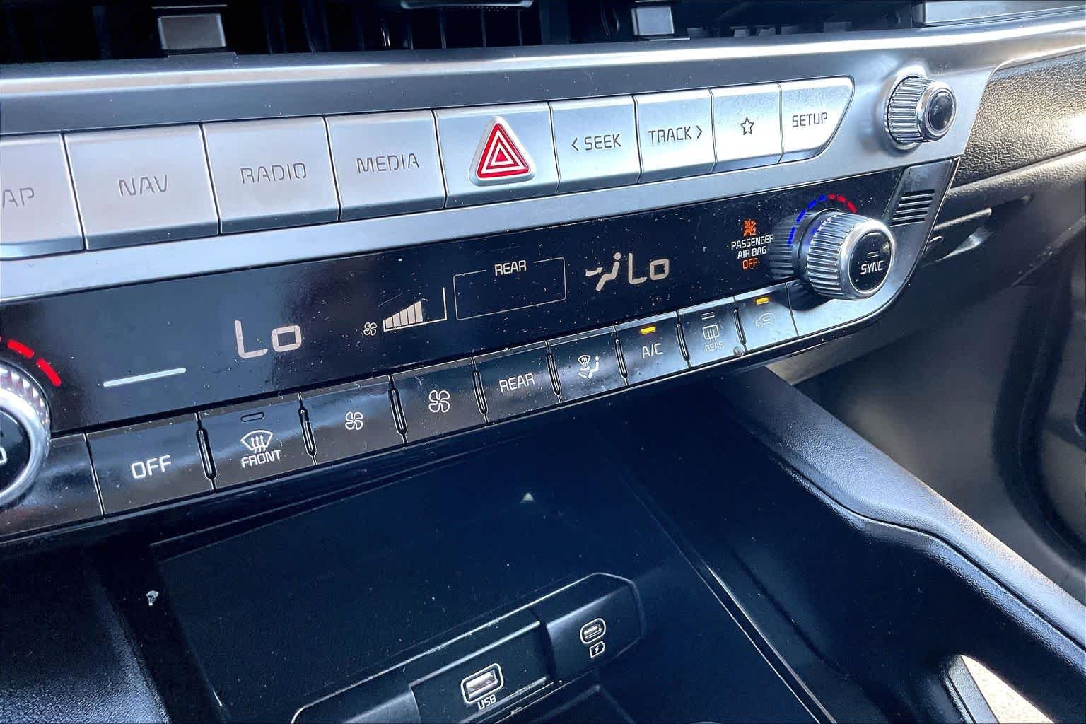 Used 2025 Everlasting Silver Kia LX image 33