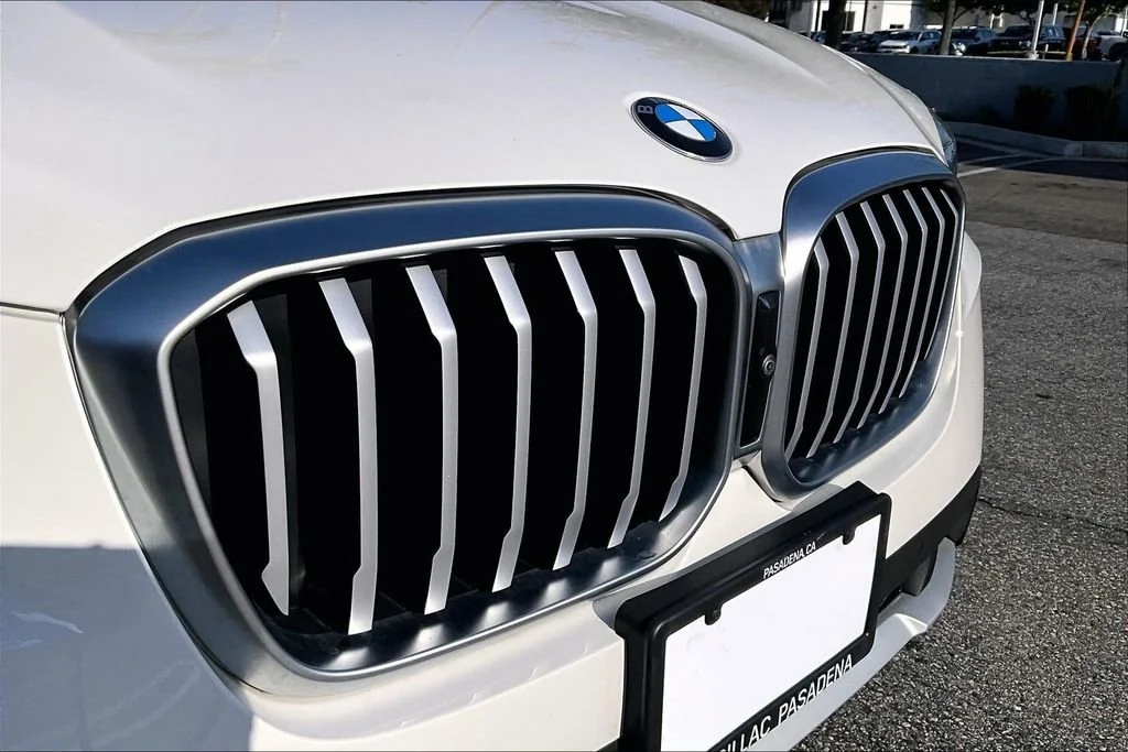 Used 2023 White BMW sDrive30i image 30
