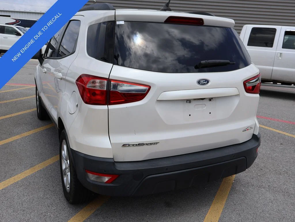 Used 2018 White Platinum Clearcoat Metallic Ford SE image 14
