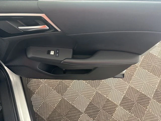 Used 2023  Mitsubishi SE image 19