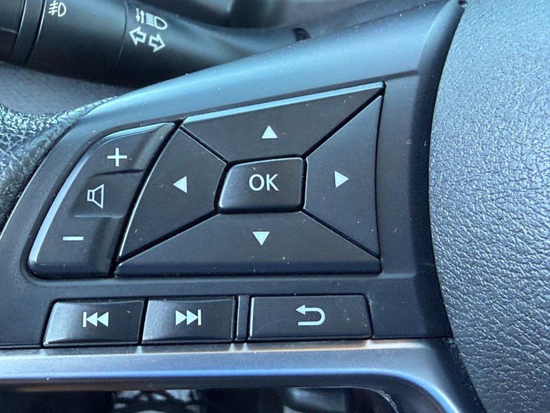 Used 2024 Super Black Nissan SR FWD image 19