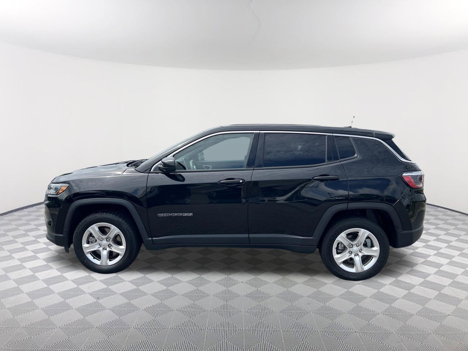 Used 2023 Diamond Black Crystal Pearlcoat Jeep Sport image 8