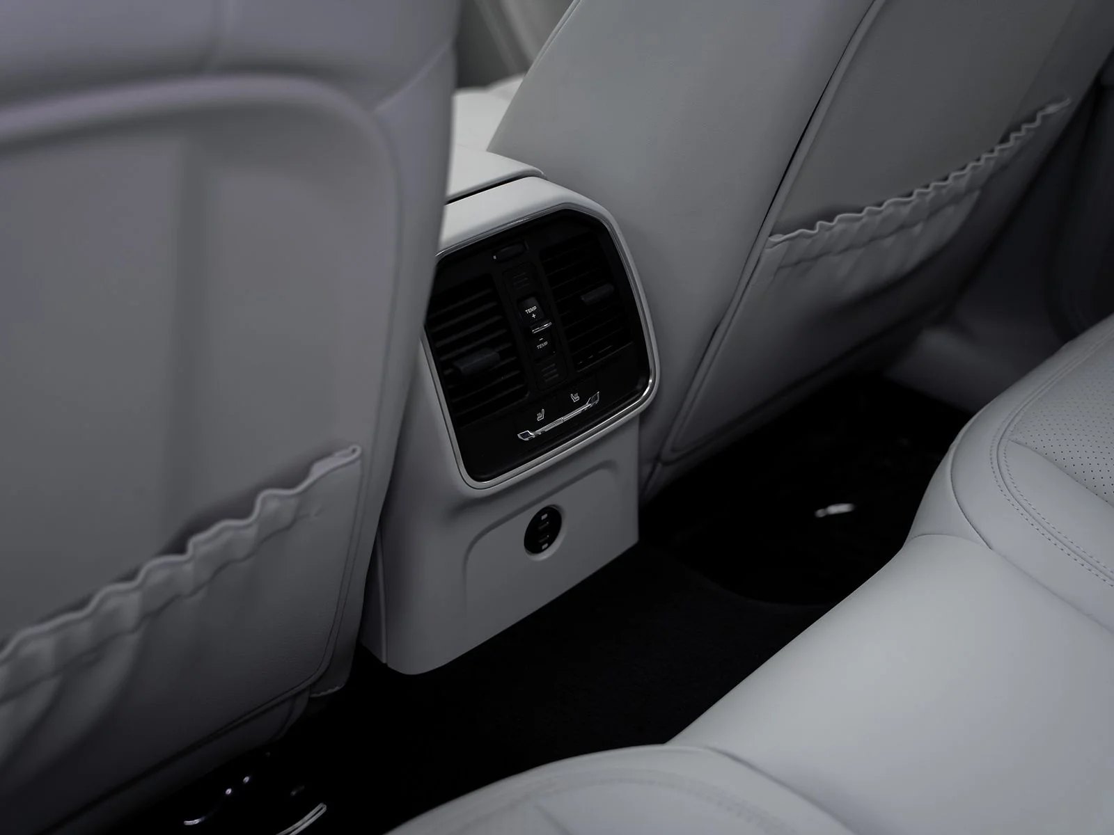 Used 2025 White Porsche Base image 39