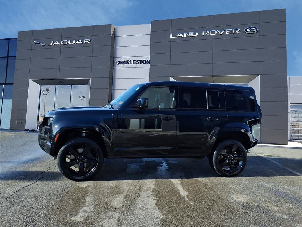 New 2026 Santorini Black Metallic Land Rover X-Dynamic SE image 2