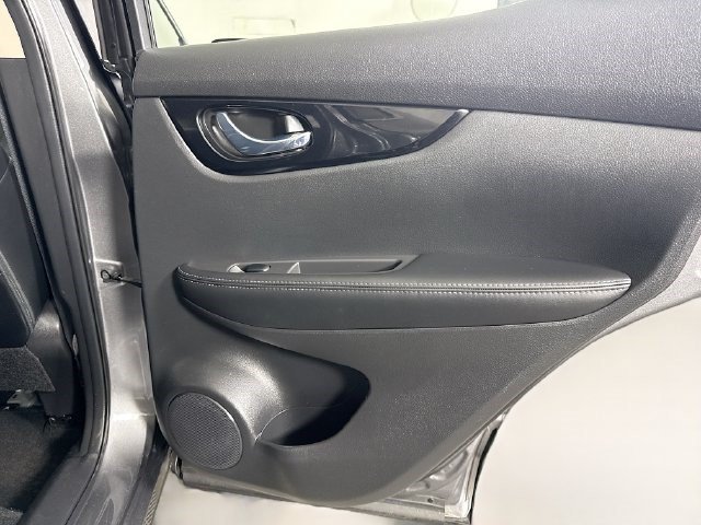 Used 2022 Gun Metallic Nissan SL image 24