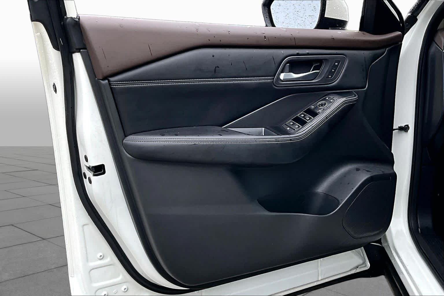 Used 2023 Pearl White Tricoat Nissan SL image 20