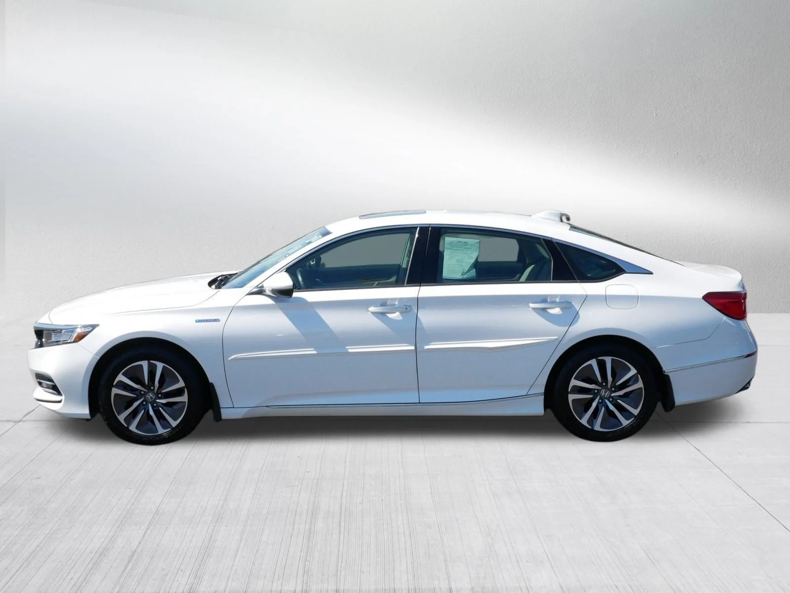 Used 2019 Platinum White Pearl Honda Touring image 4