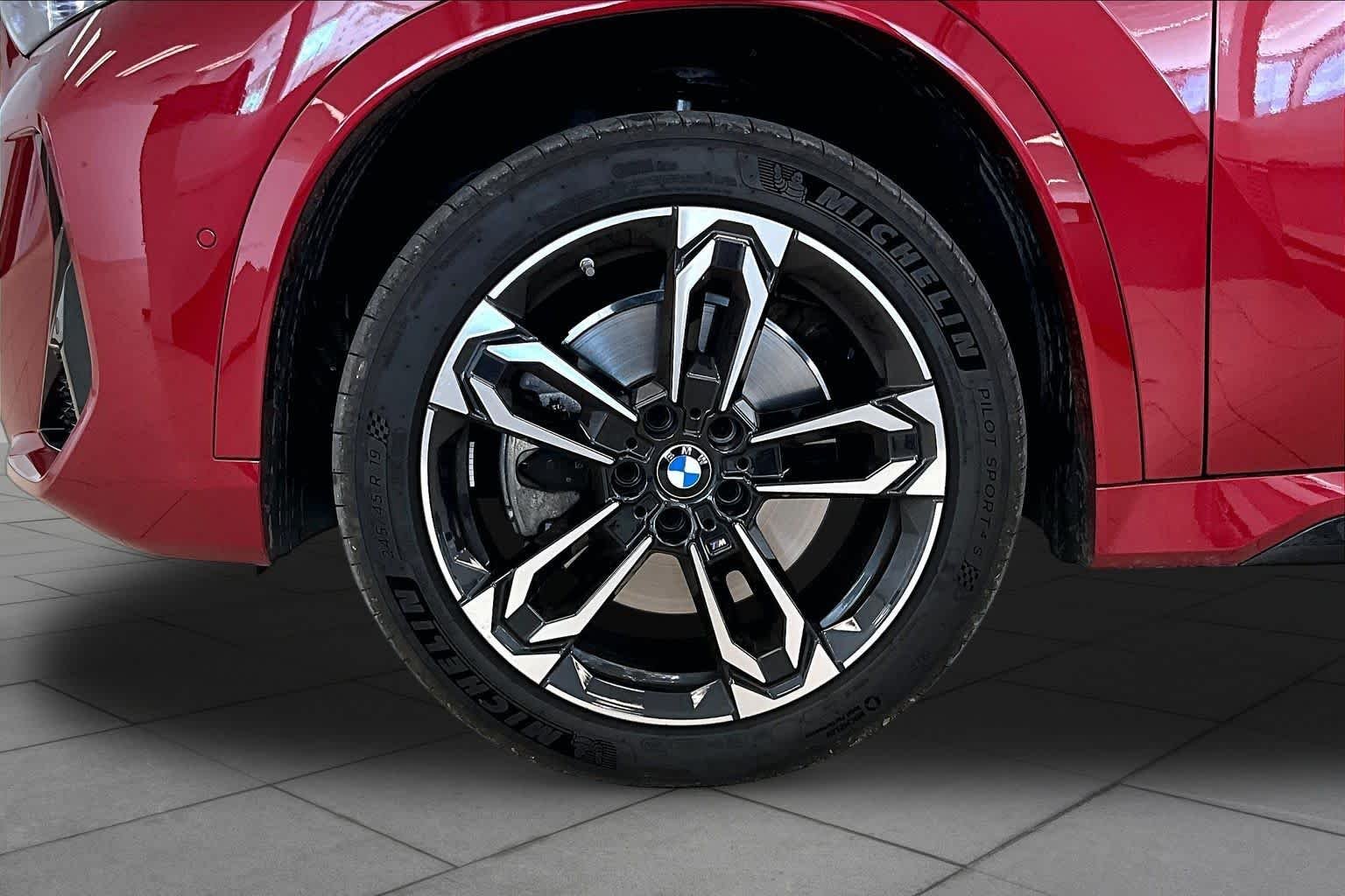 Used 2026 Vegas Red Metallic BMW xDrive28i image 10