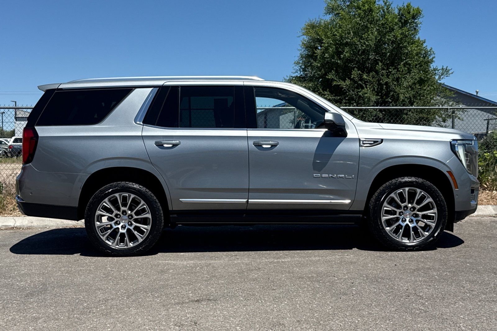 Used 2025  GMC Denali image 3