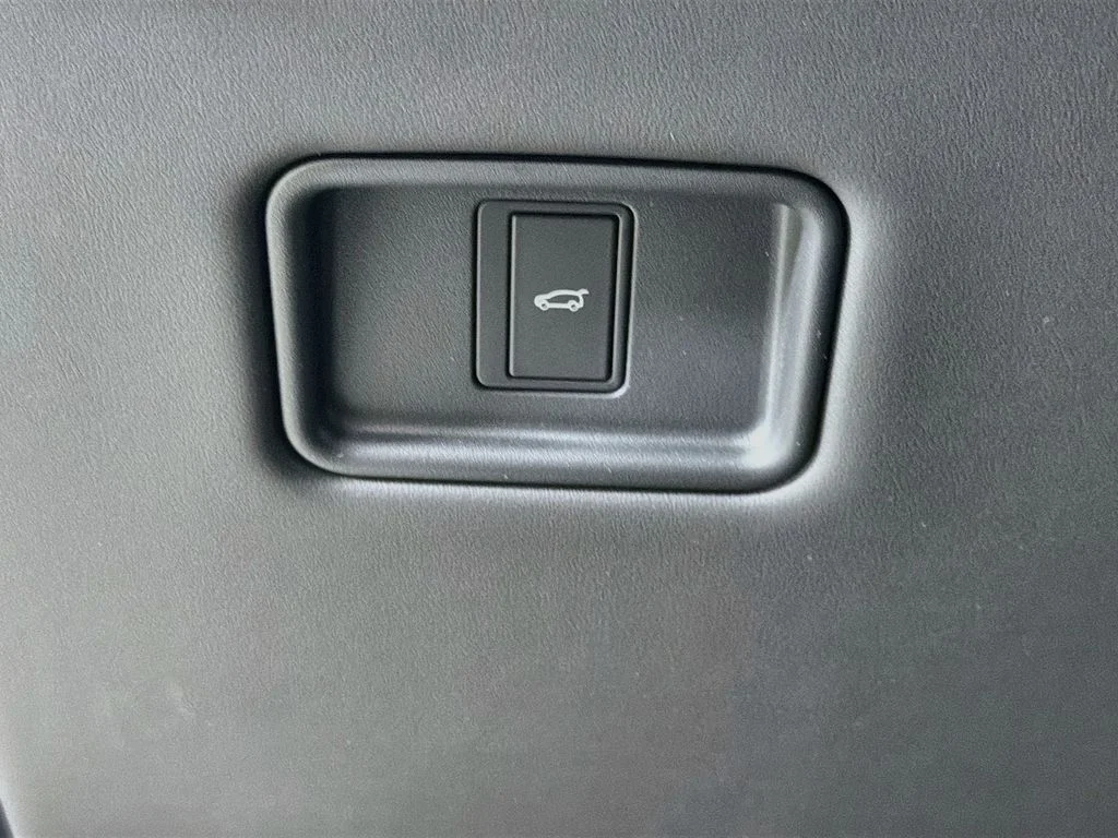 New 2026 Fuji White Land Rover SE 7 Seats image 10
