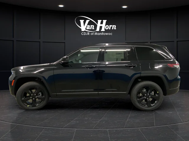 New 2026 Diamond Black Crystal Pearl-Coat Exterior Paint Jeep Limited image 6