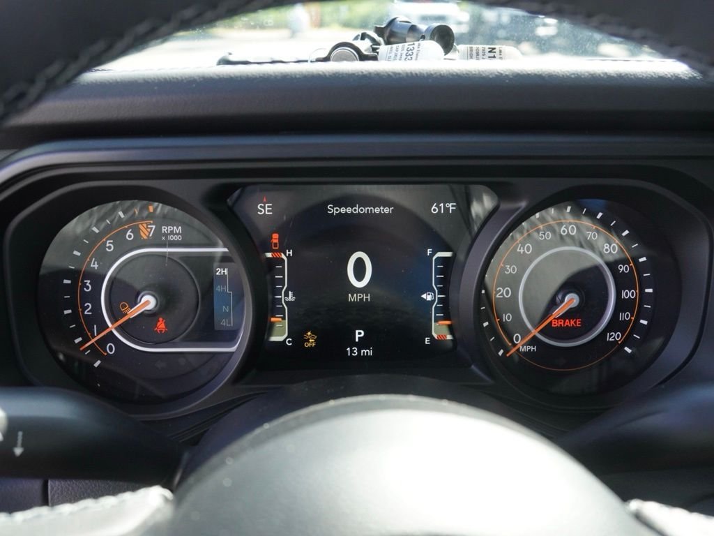 New 2026 Bright White Clear-Coat Exterior Paint Jeep Mojave image 10