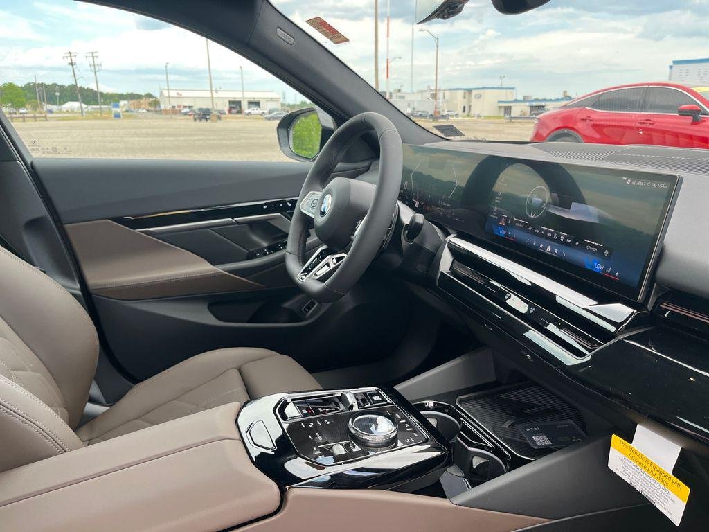 New 2026 Black Sapphire Metallic BMW 530i xDrive image 31