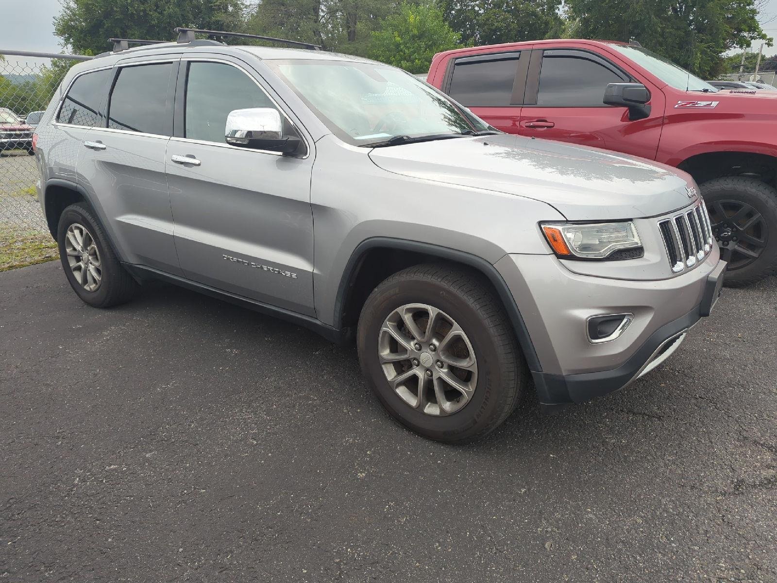 Used 2014 Billet Silver Metallic Clearcoat Jeep Limited image 9