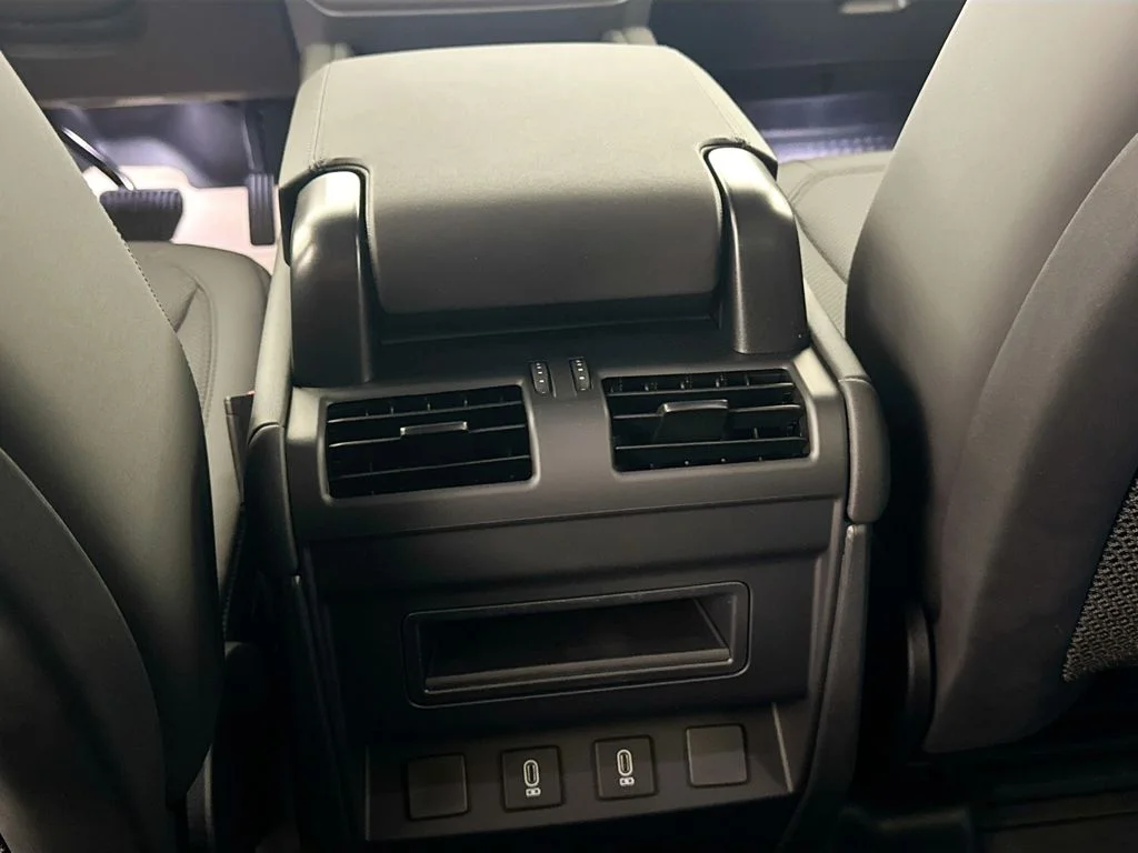 New 2026 Fuji White Land Rover X-Dynamic SE image 26