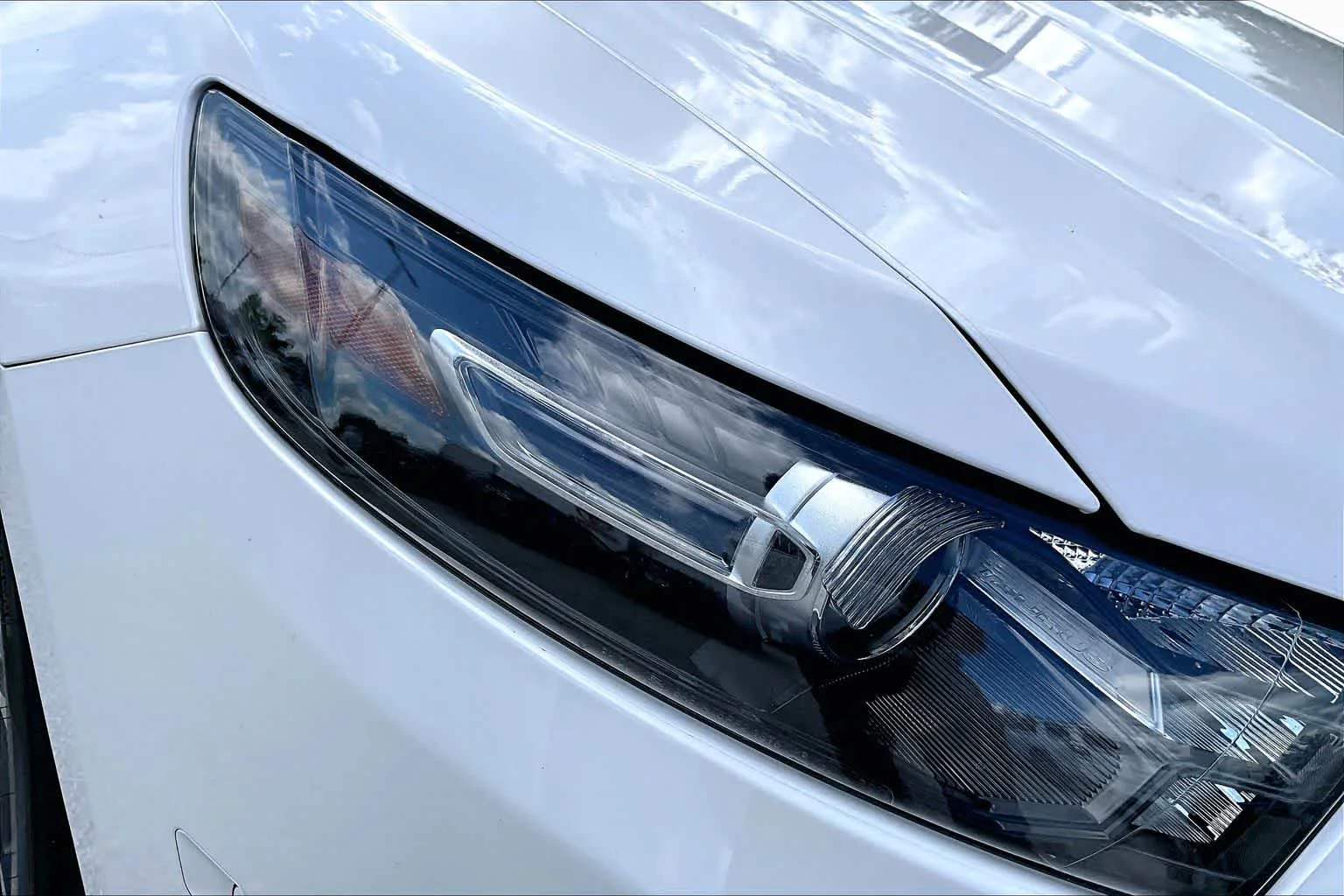 Used 2018 White Platinum Metallic Tri-Coat Ford SHO image 28