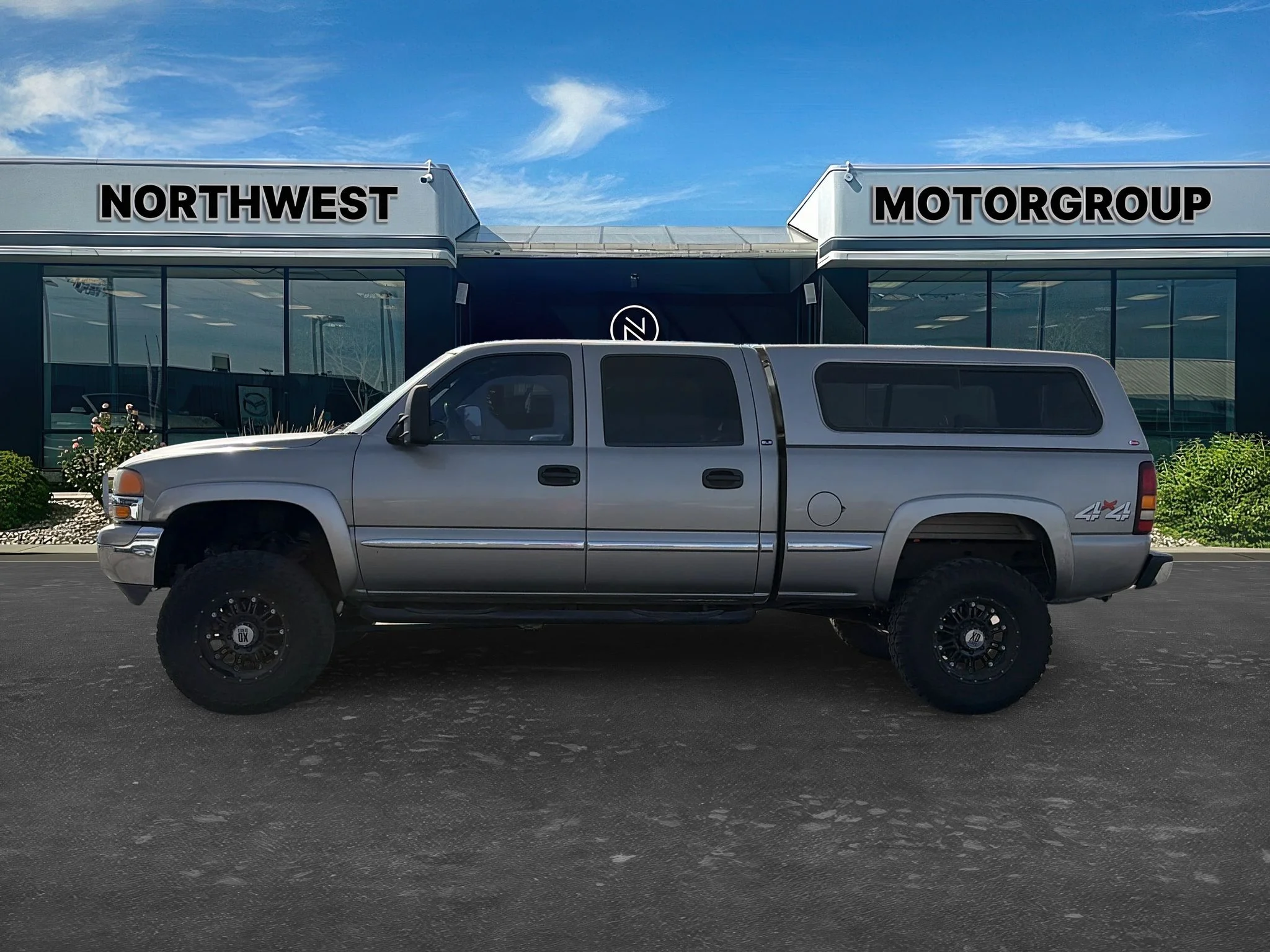 Used 2002 Gold GMC SLE image 4