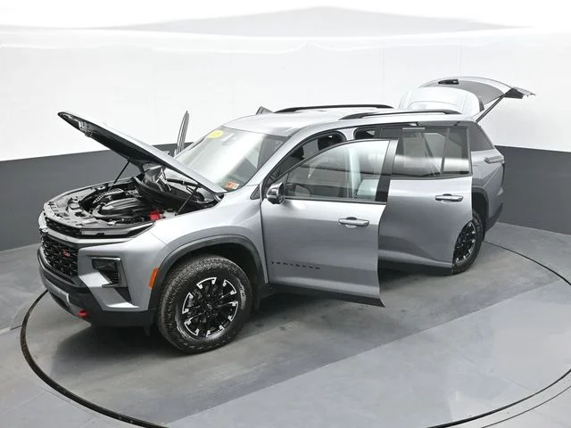 Used 2025 Gray Chevrolet Z71 image 28