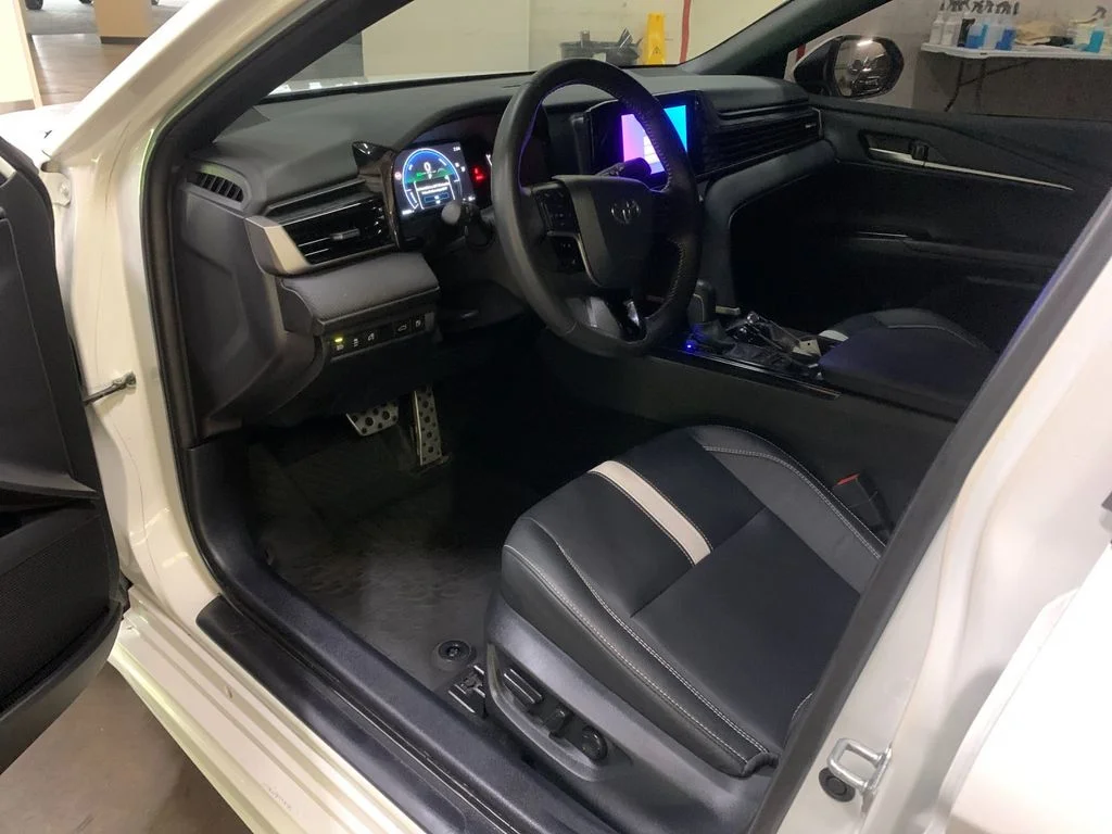 Used 2025 White Toyota SE image 9