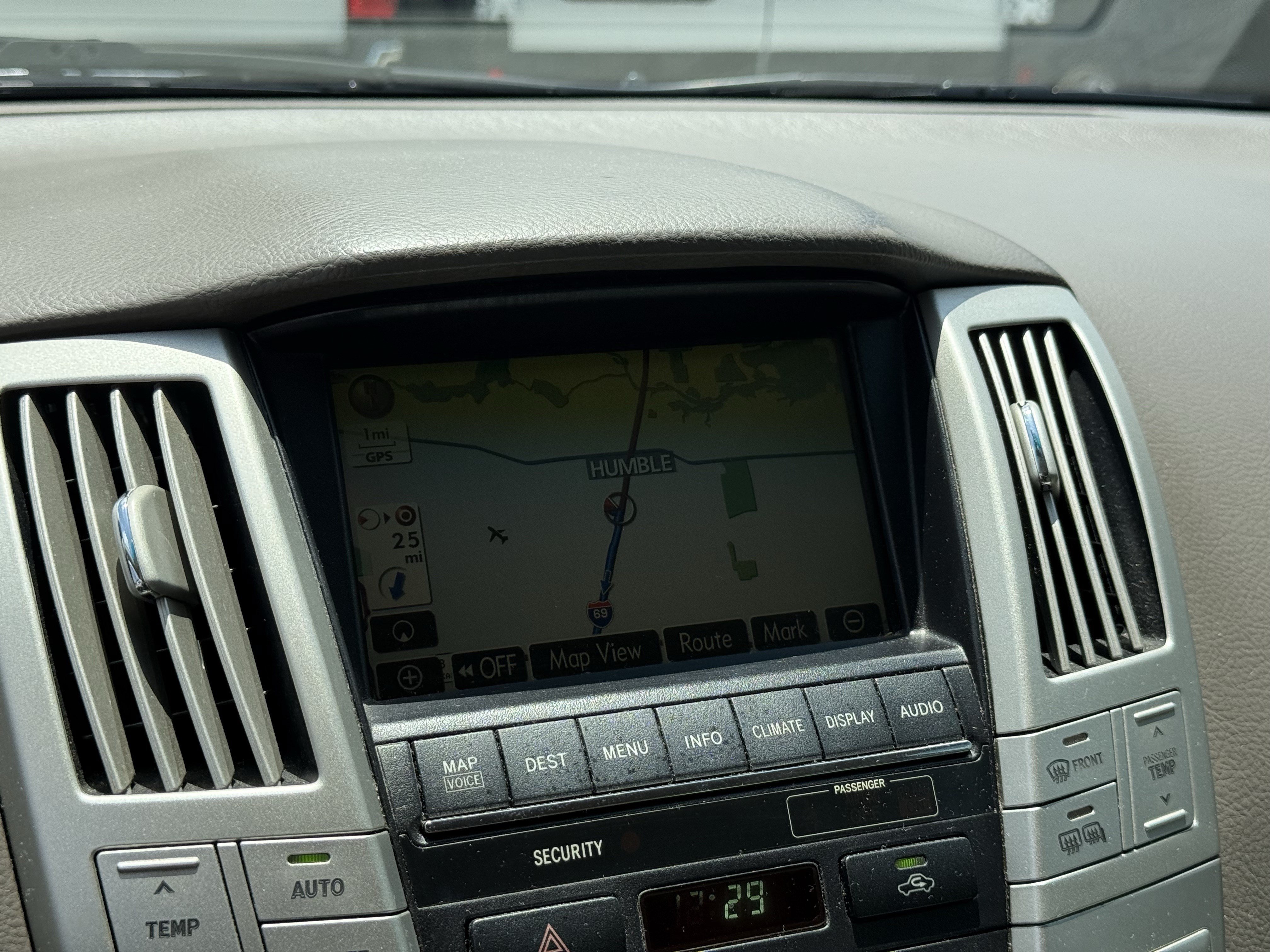 Used 2008 White Lexus  image 19