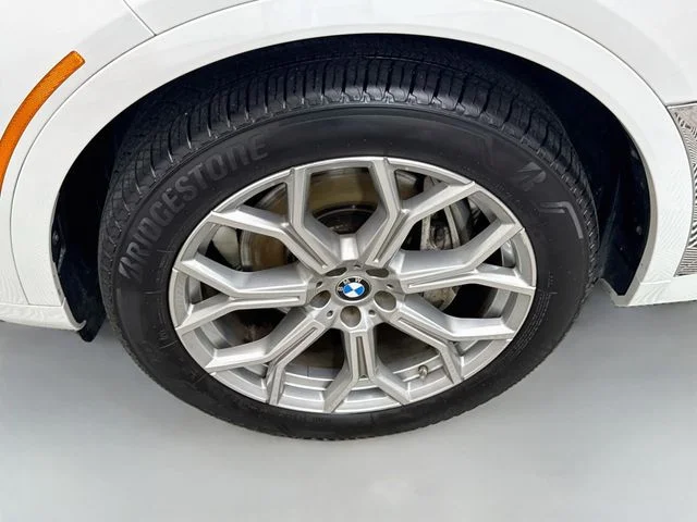 Used 2022 White BMW xDrive40i image 33
