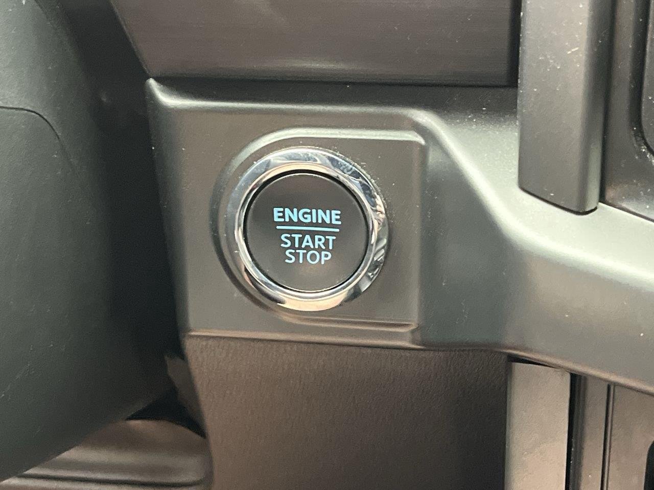 Used 2024 Oxford White Ford XLT image 22