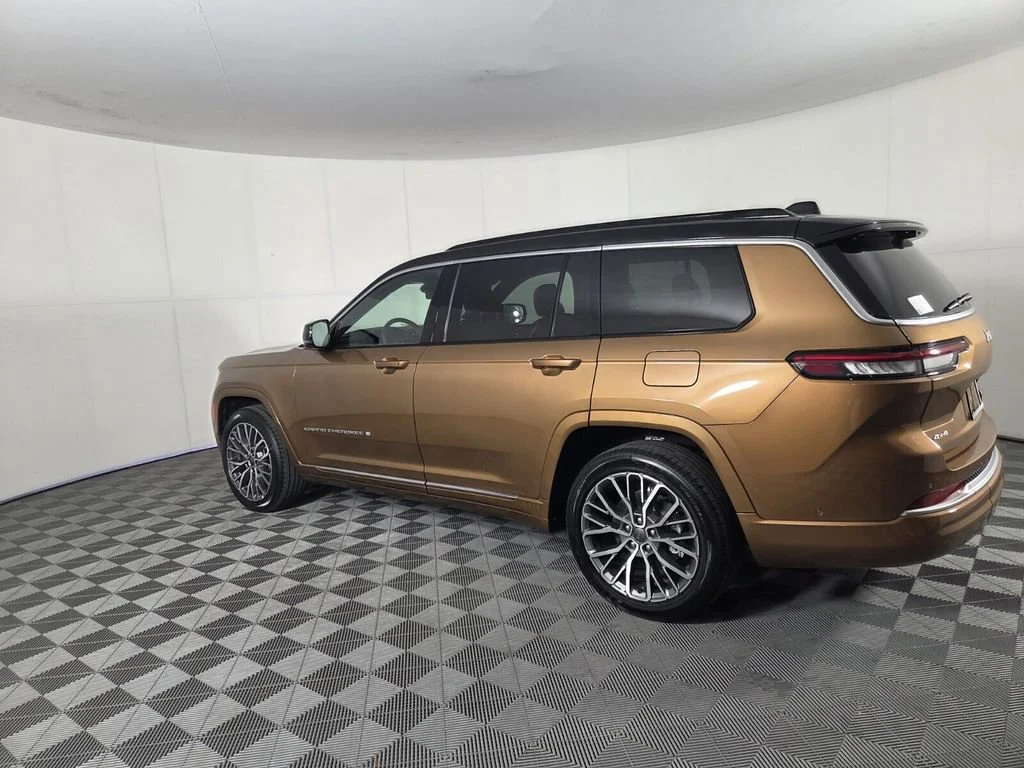 New 2026 Copper Shino Metallic Clear-Coat Exterior Paint Jeep Summit image 7