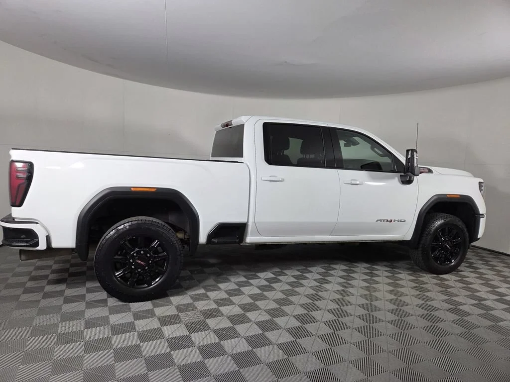 Used 2025 Summit White GMC AT4 image 4