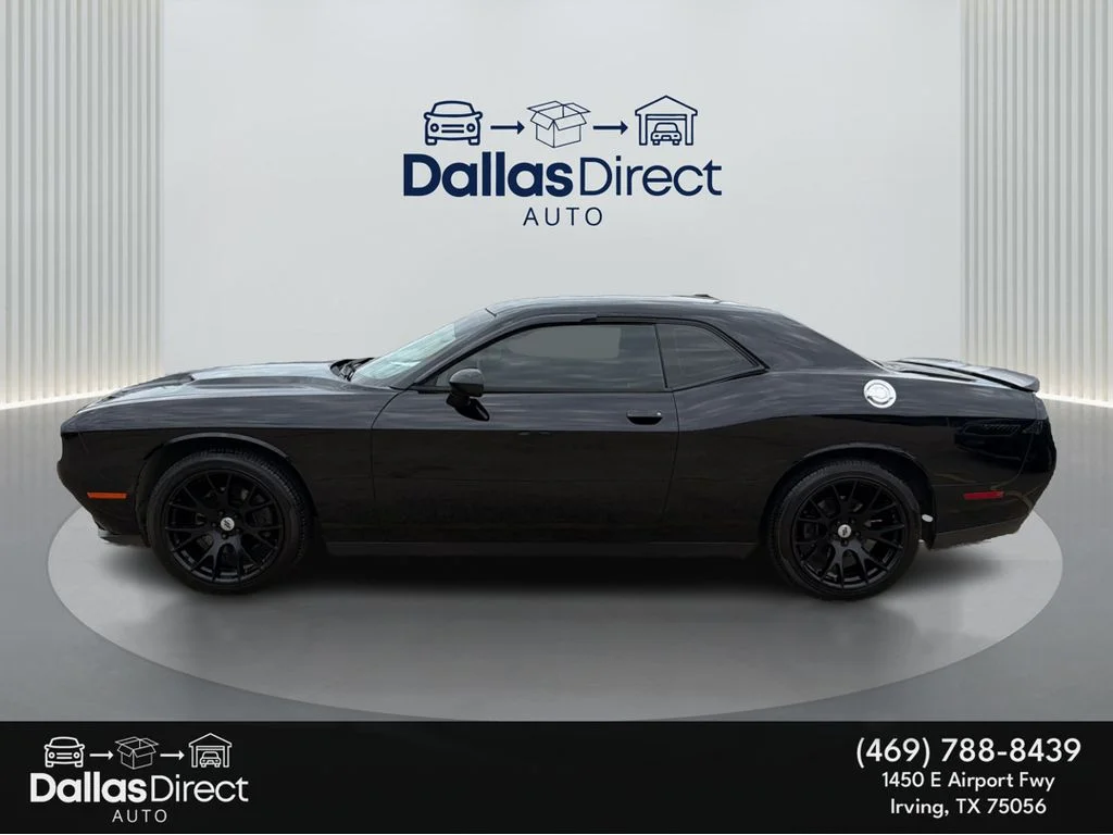 Used 2018 Pitch Black Clearcoat Dodge SXT image 9