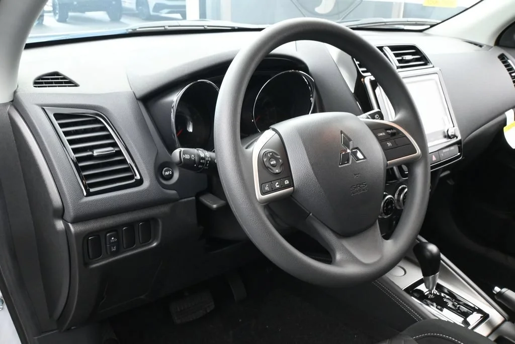 New 2027 White Diamond Mitsubishi 2.0 ES 2WD image 15