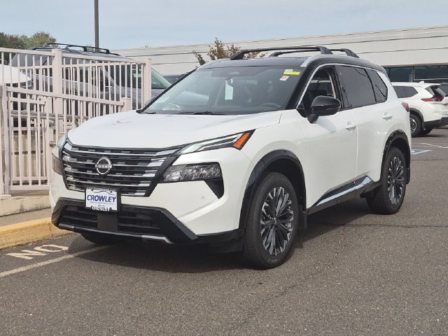 New 2026 Everest White Pearl TriCoat / Super Black Two-tone Nissan Platinum image 2
