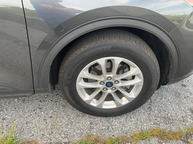 Used 2020 Gray Ford SE image 10